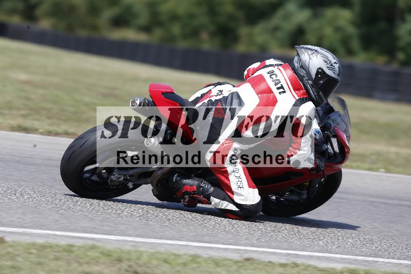 Archiv-2025/49 26.08.2025 Cornu Master School ADR/rot-rouge/27